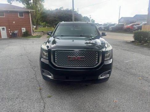 Used 2017 GMC Yukon Denali AWD/4WD image 2
