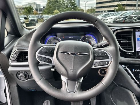 New 2026 Chrysler Pacifica Pinnacle w/ Trailer Tow Group image 16