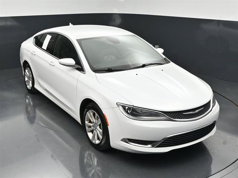 Used 2017 Chrysler 200 Limited Platinum w/ Comfort & Convenience Group FWD image 21