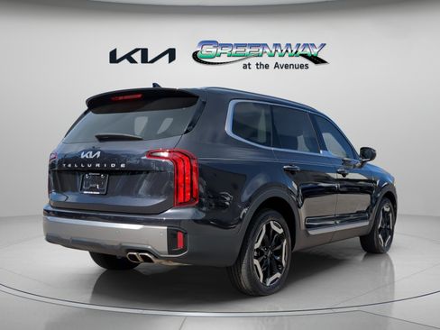 Used 2025 Kia Telluride S FWD image 5