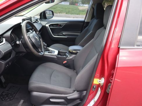 Used 2021 Toyota RAV4 LE w/ Carpet Mat Package (TMS) AWD/4WD image 19