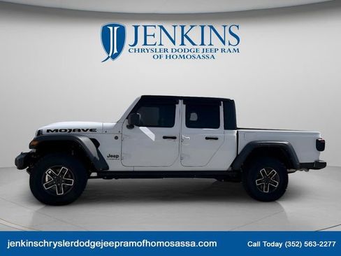 Used 2025 Jeep Gladiator Mojave w/ Convenience Group AWD/4WD image 2