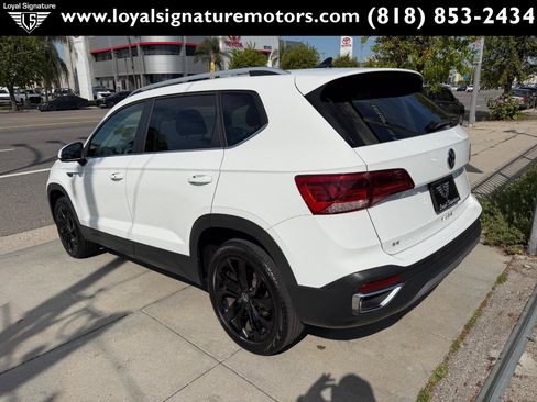 Used 2022 Volkswagen Taos SE image 5