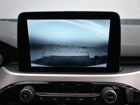 Used 2020 Ford Escape SE image 18