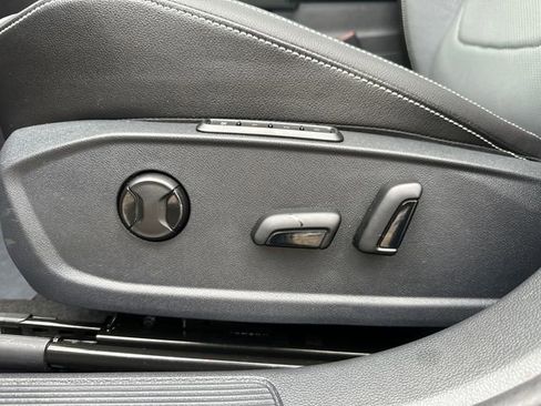 Used 2025 Volkswagen Jetta SEL FWD image 28