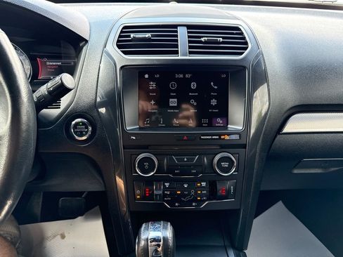 Used 2018 Ford Explorer XLT w/ Equipment Group 202A AWD/4WD image 7