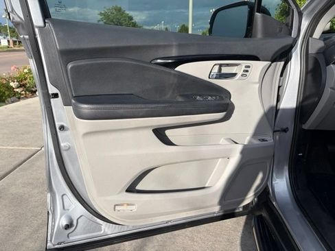 Used 2020 Honda Pilot Touring image 9