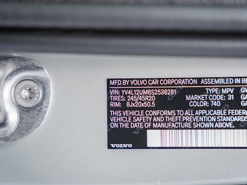 Certified 2025 Volvo XC40 B5 Ultra w/ Climate Package image 42