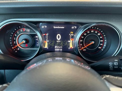 Used 2019 Jeep Wrangler Unlimited Sahara w/ Uconnect 4C Nav & Sound Group image 17