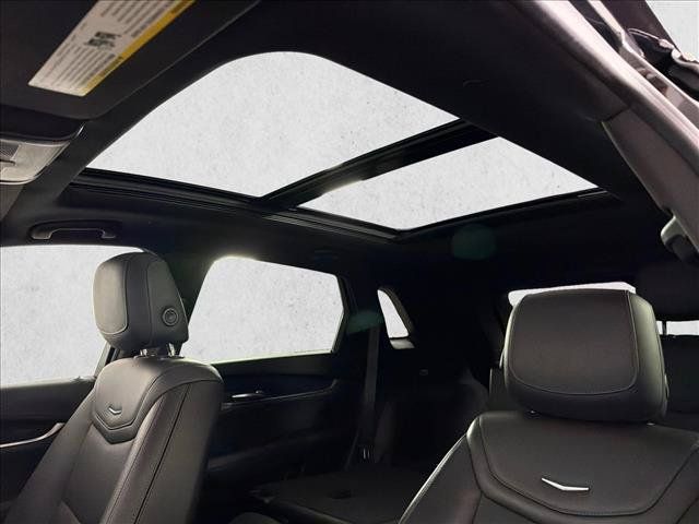 Used 2023 Cadillac XT5 Premium Luxury FWD image 2