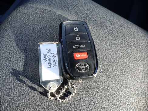 Used 2025 Toyota Camry SE image 29