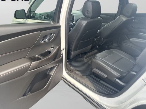 Used 2023 Chevrolet Traverse RS AWD/4WD image 18