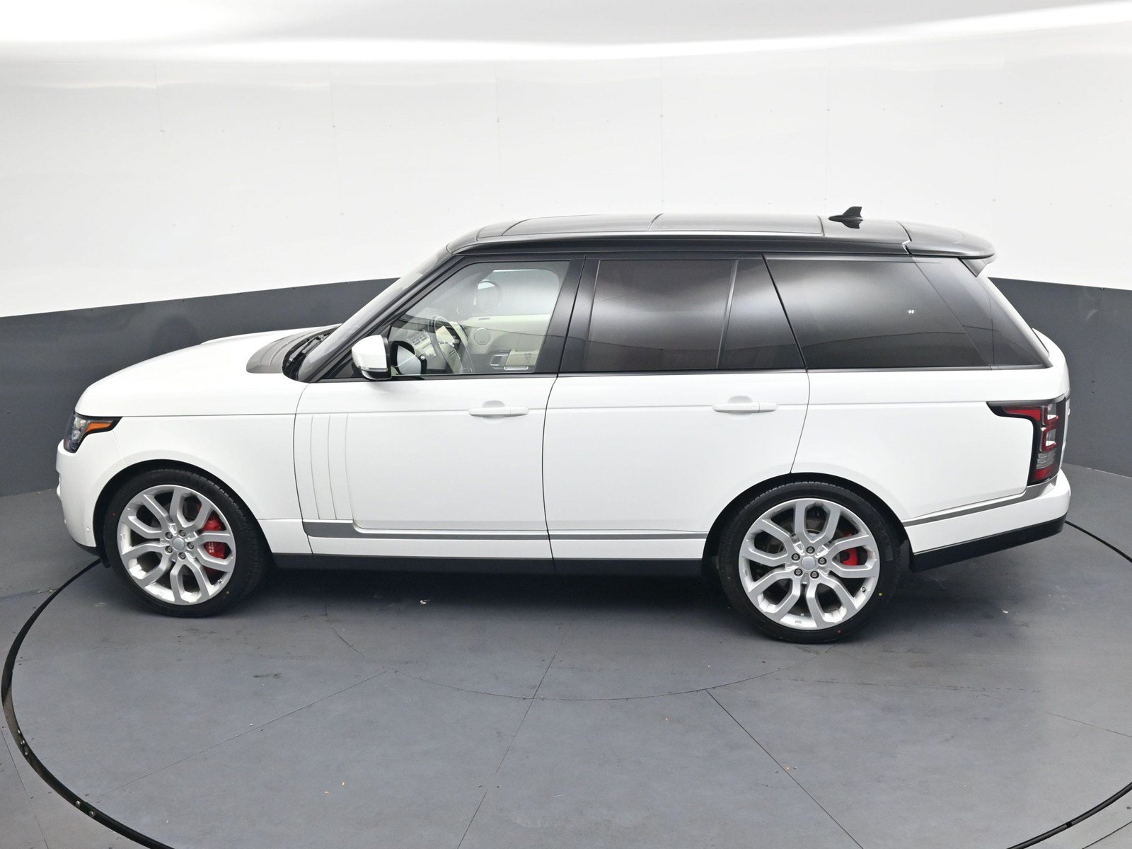 Used 2016 Land Rover Range Rover Supercharged AWD/4WD image 24