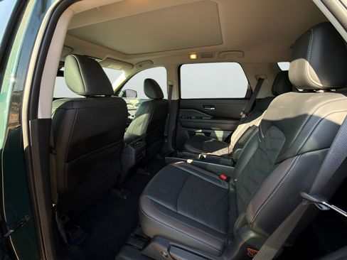 Used 2025 Nissan Pathfinder Platinum FWD image 77