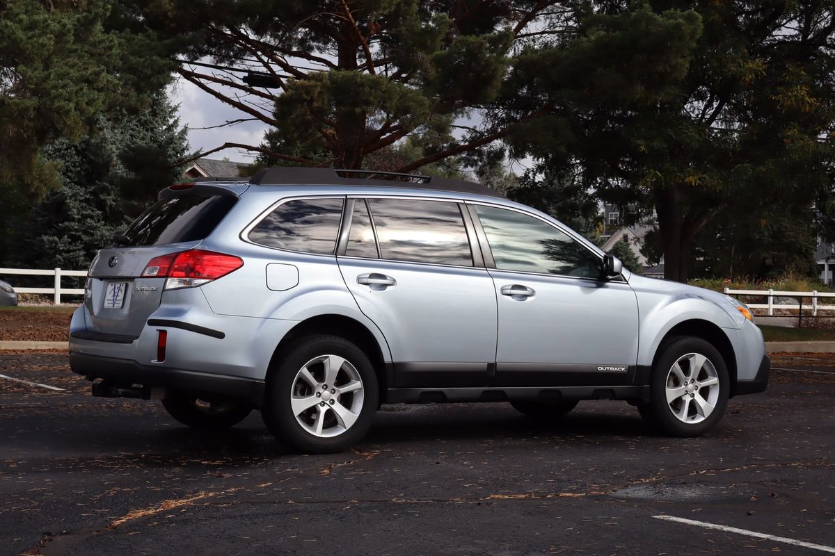 Used 2013 Subaru Outback 2.5i Premium AWD/4WD image 5