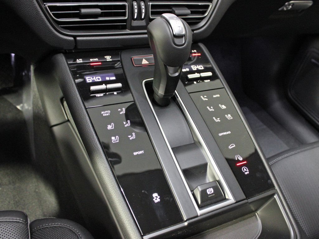 Certified 2026 Porsche Macan AWD/4WD image 28