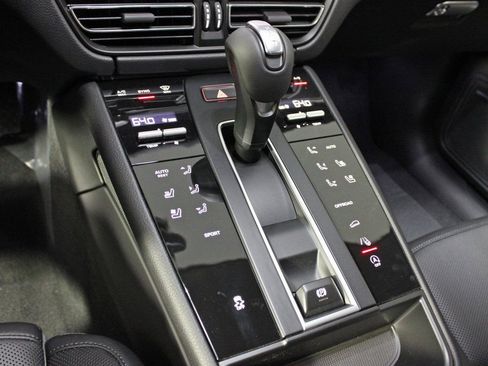 Used 2026 Porsche Macan image 17