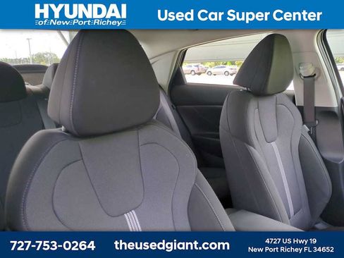 Used 2024 Hyundai Elantra SE FWD image 6
