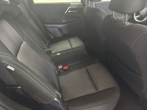 Used 2024 Mitsubishi Outlander ES FWD image 8