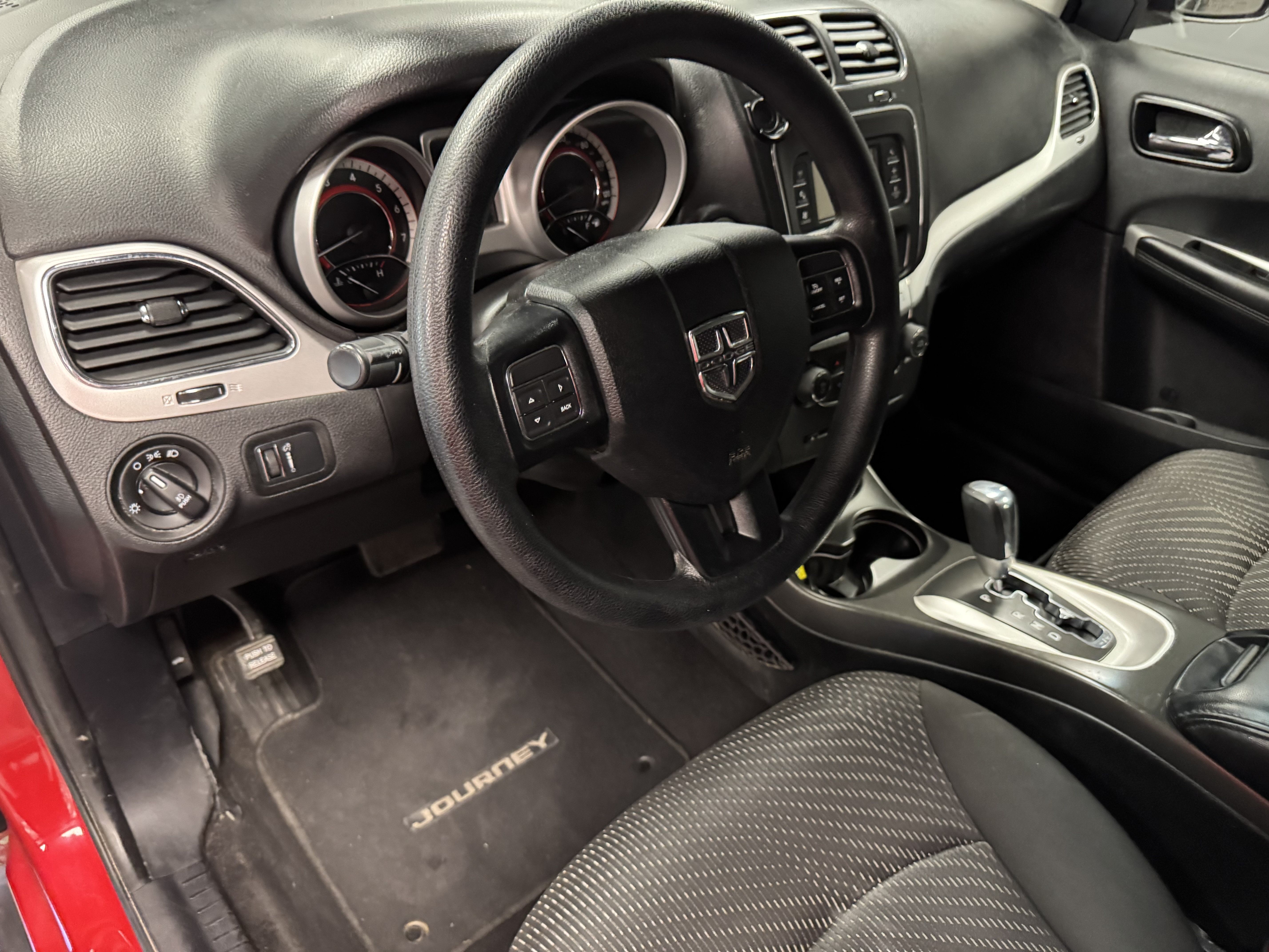 Used 2015 Dodge Journey SXT w/ Flexible Seating Group FWD image 11