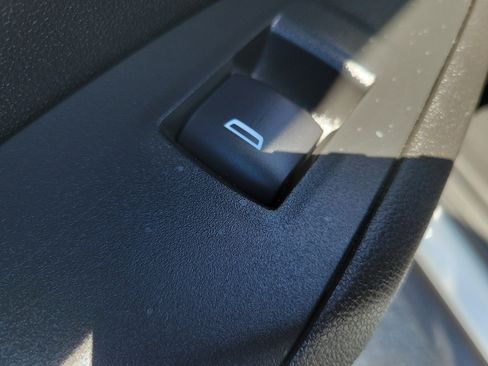 Used 2025 Chevrolet Trax LT FWD image 14