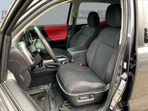 Used 2022 Toyota Tacoma SR5 w/ Technology Package RWD image 24