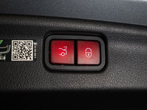 Certified 2025 Mercedes-Benz C 300 4MATIC Sedan image 32