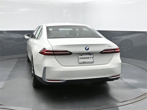 New 2026 BMW 530i w/ Premium Package image 8
