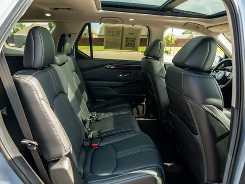 Used 2025 Honda Pilot Touring image 19