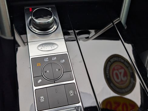 Used 2020 Land Rover Discovery HSE image 26