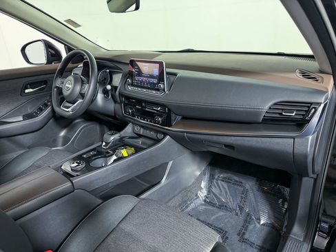 Certified 2022 Nissan Rogue SV image 14