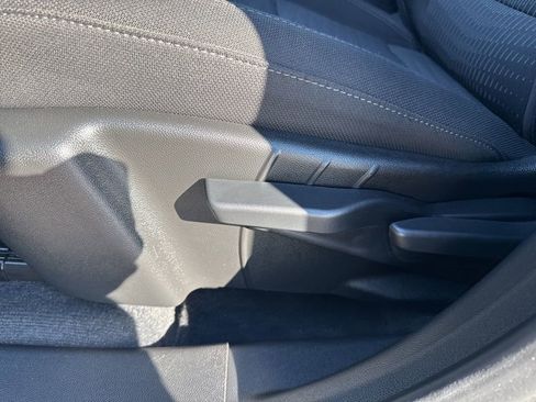 Used 2025 Chevrolet Equinox LT image 10