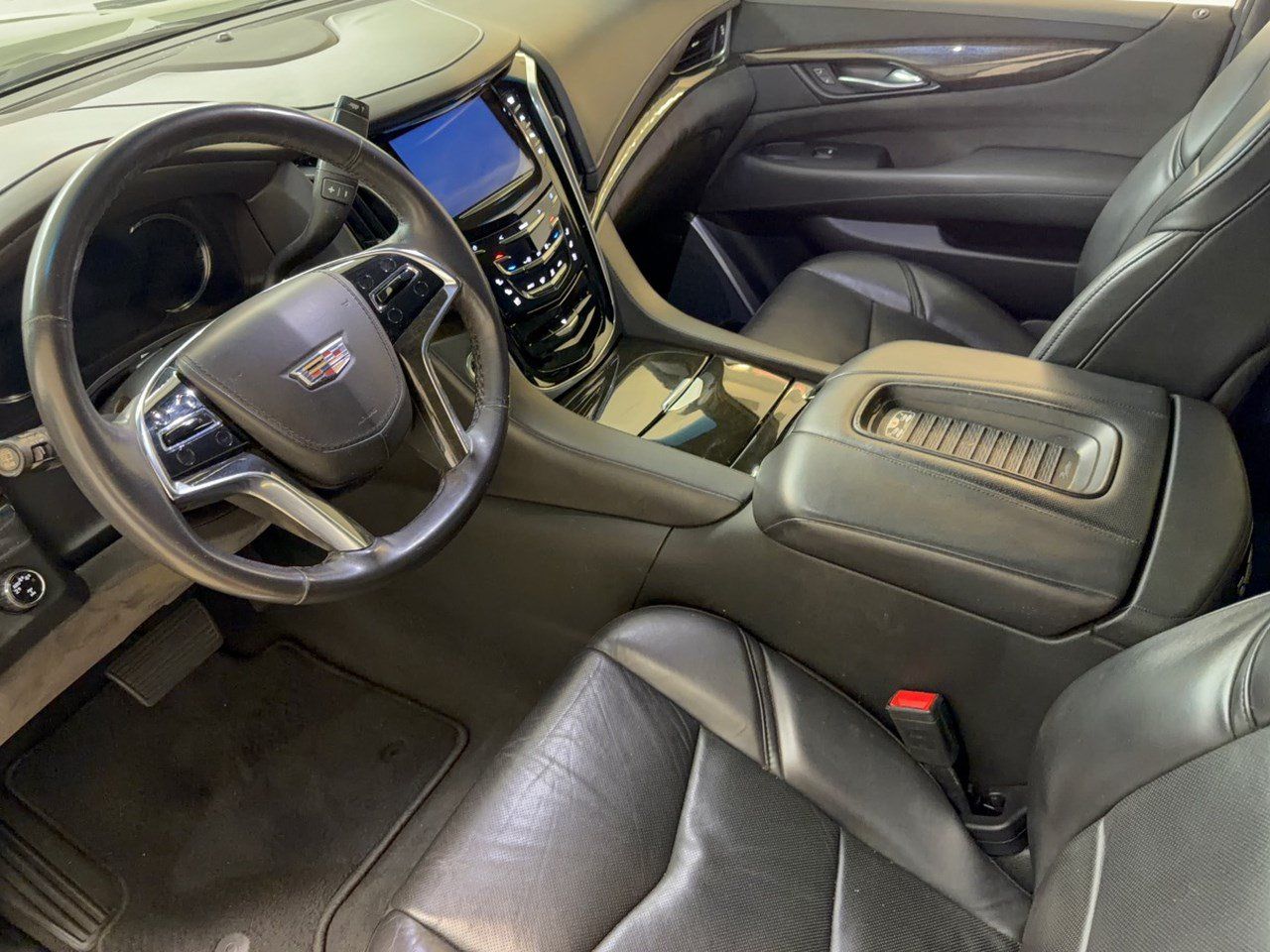 Used 2019 Cadillac Escalade ESV Platinum AWD/4WD image 4