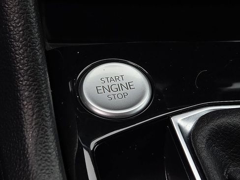 Used 2024 Volkswagen Taos SE image 17