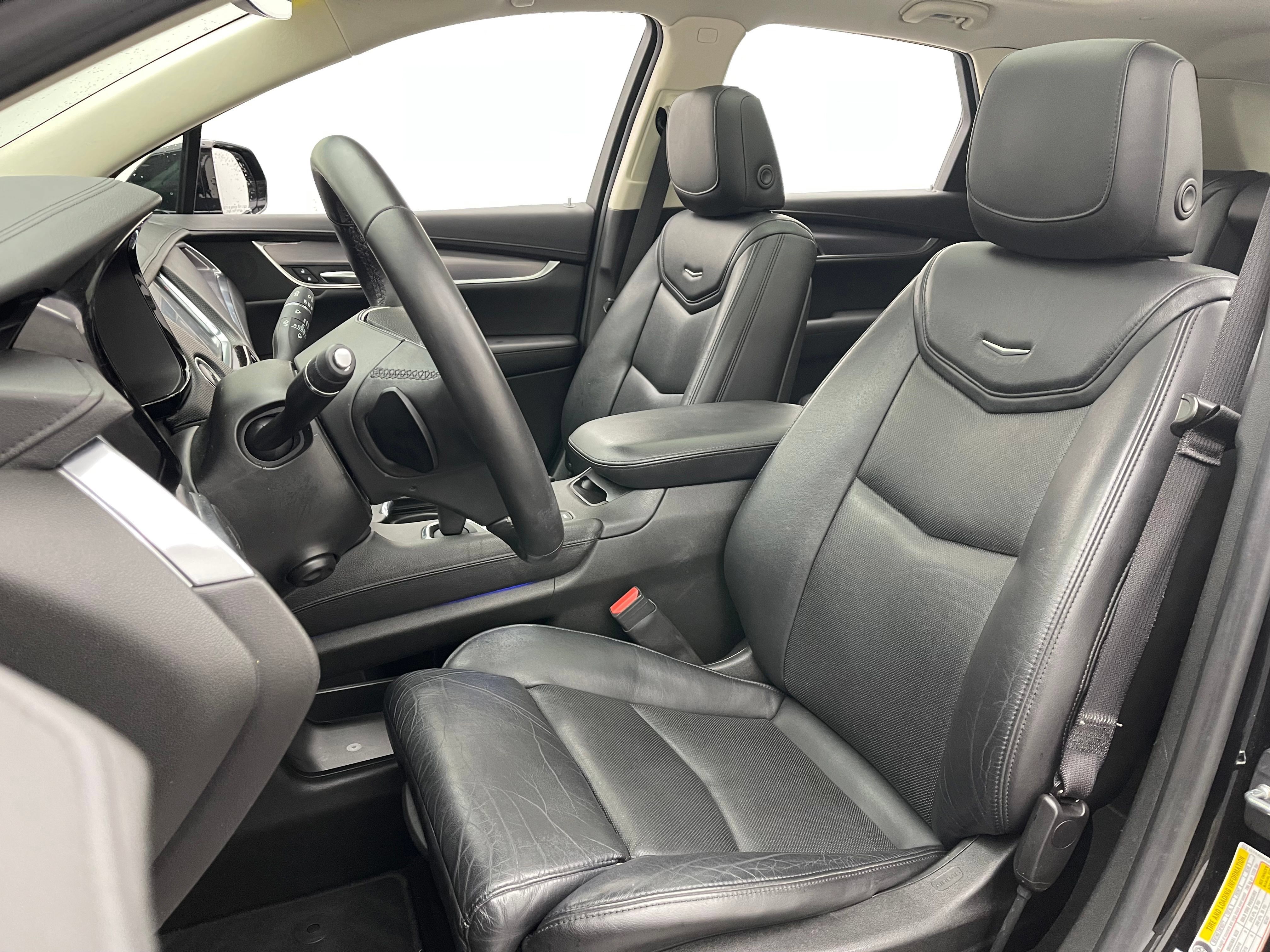 Used 2017 Cadillac XT5 Luxury w/ Driver Awareness Package AWD/4WD image 18