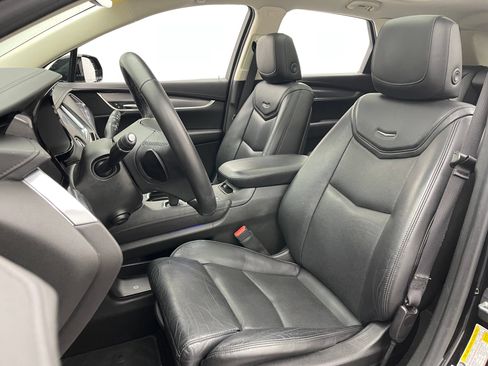 Used 2017 Cadillac XT5 Luxury w/ Driver Awareness Package AWD/4WD image 18