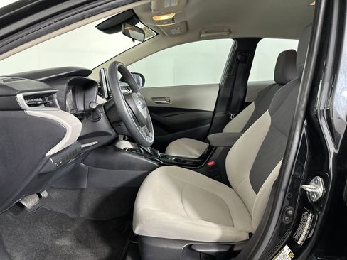 Used 2021 Toyota Corolla LE image 4