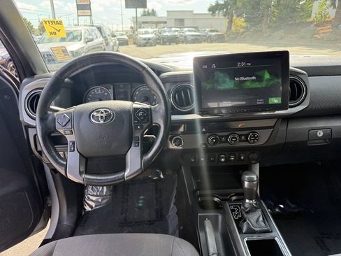 Used 2018 Toyota Tacoma TRD Sport w/ Technology Package RWD image 19