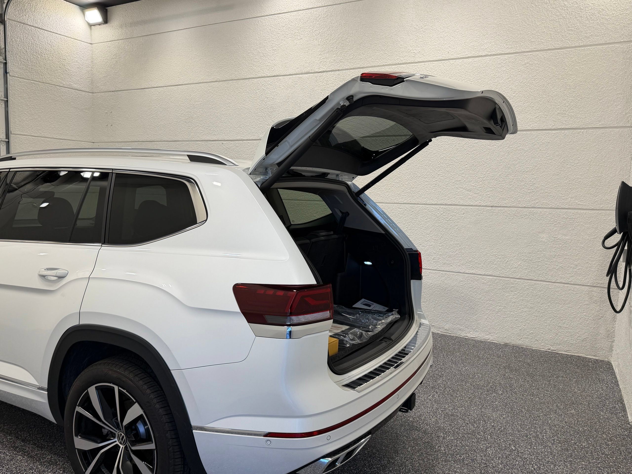 New 2025 Volkswagen Atlas SEL Premium R-Line AWD/4WD image 25