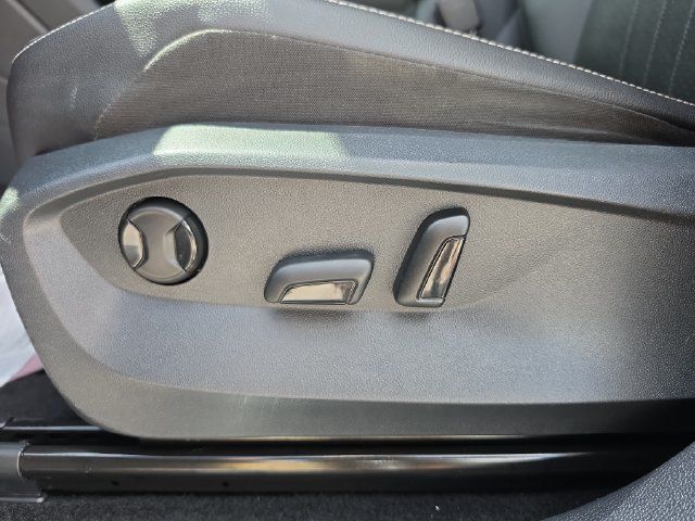 Used 2022 Volkswagen Tiguan SE R-Line FWD image 18