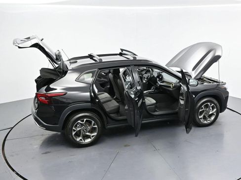 Used 2024 Chevrolet Trax LT w/ Sunroof Package FWD image 39