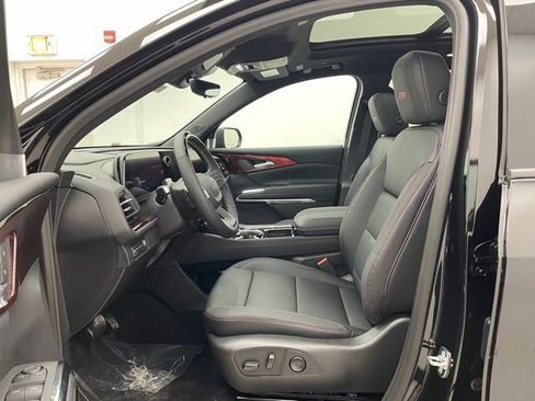 New 2026 Chevrolet Traverse Z71 w/ Enhanced Driving Package image 9