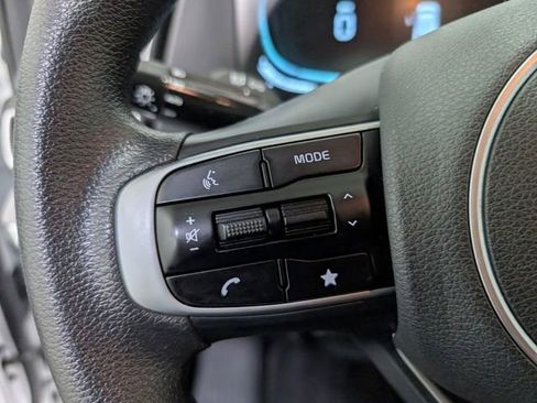 Used 2025 Kia Sportage LX image 17