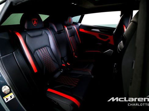 Used 2025 Lamborghini Urus SE AWD/4WD image 25