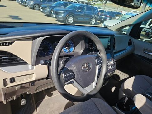 Used 2020 Toyota Sienna LE image 15