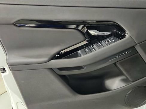 Used 2024 Land Rover Range Rover Evoque S AWD/4WD image 9