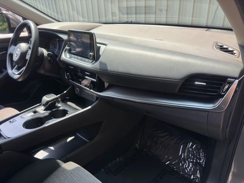 Used 2022 Nissan Rogue SV FWD image 13