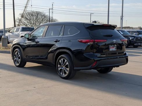 Used 2023 Toyota Highlander XLE image 9