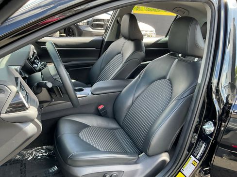 Used 2022 Toyota Camry SE w/ Carpet Mat Package (TMS) image 18