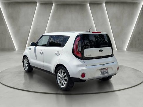 Used 2019 Kia Soul + FWD image 5